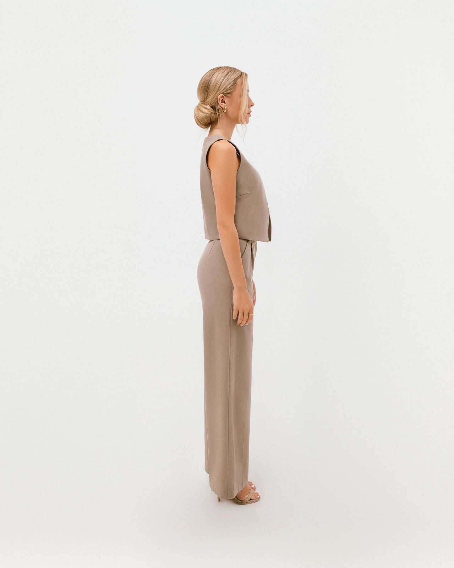 Жилет укорочений з ґудзиками оливковий