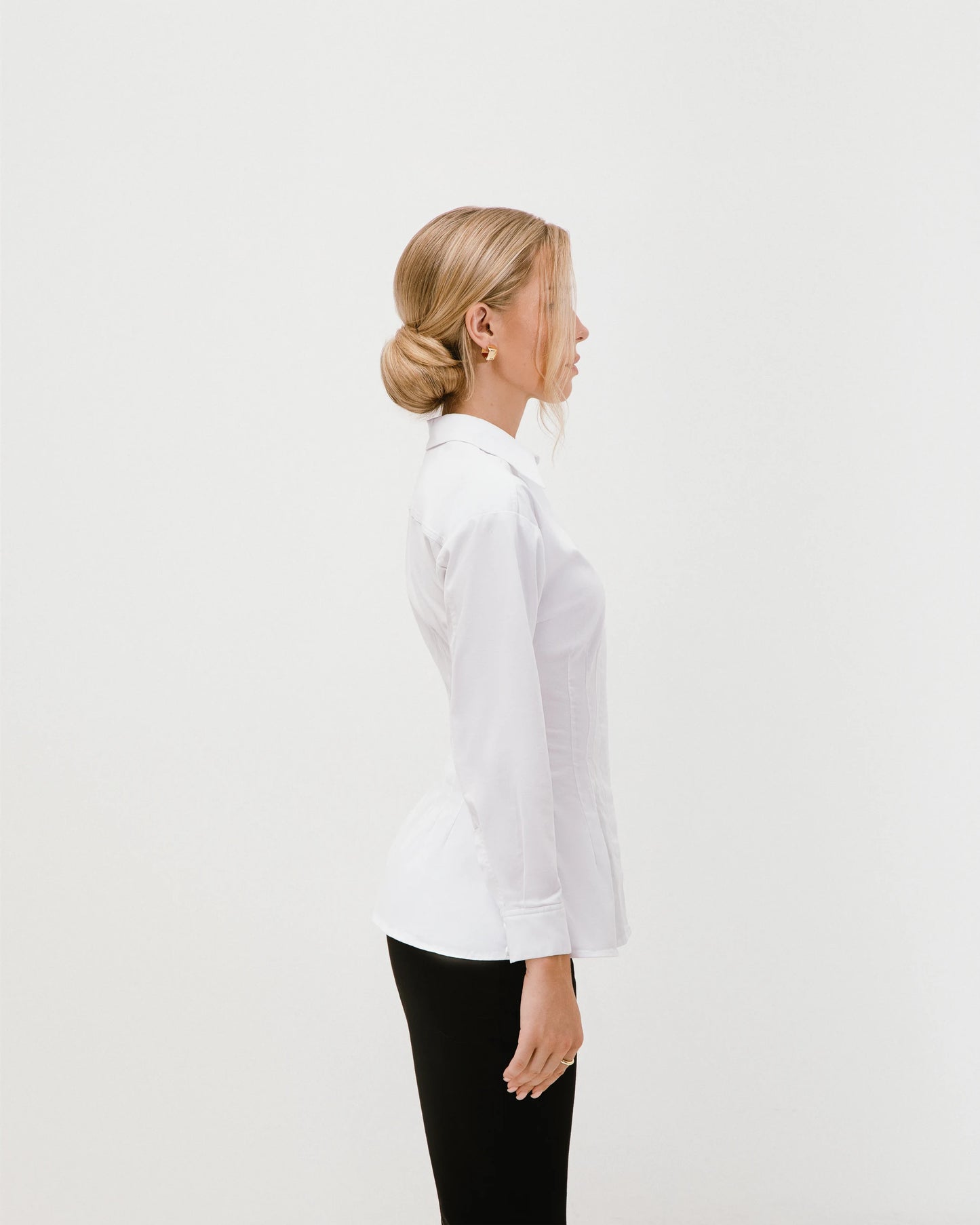 Сорочка приталена біла